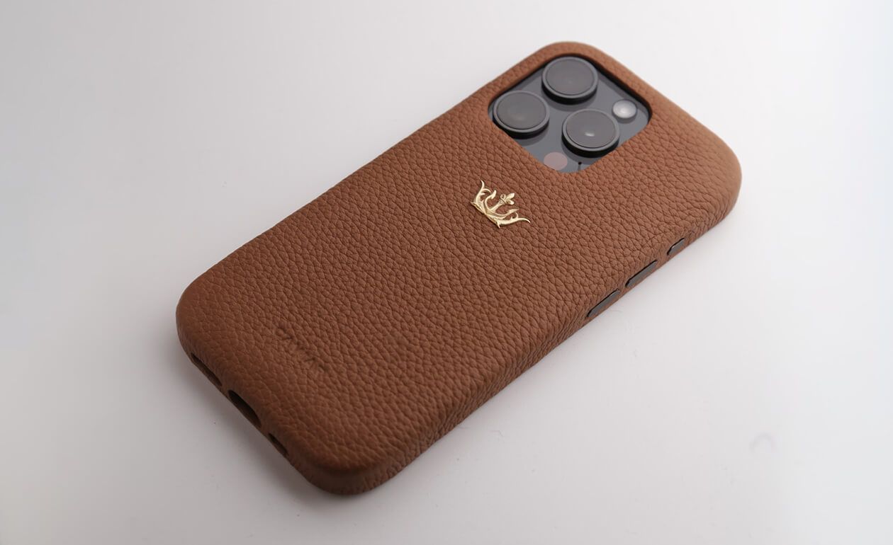 Чехол Caviar Leather Fine Case для iPhone 15 Pro, кожа, коричневый
