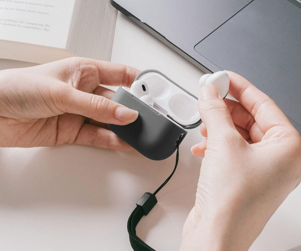 Чехол Elago Silicone для AirPods Pro 2, силикон, темно-серый