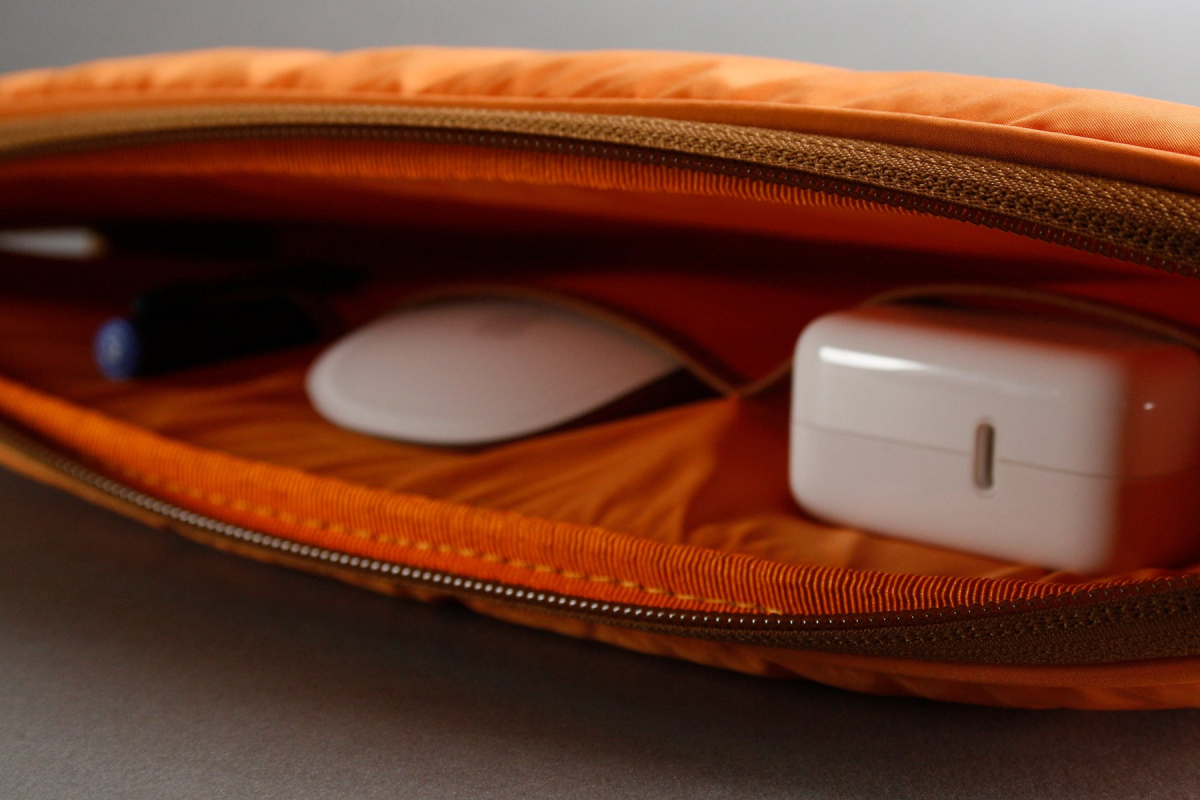 Чехол-конверт Bustha для Macbook Air/Pro 13 (18/20) нейлон, оранжевый